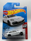 Porsche Panamera Turbo 5 E-Hybrid Sport Turismo - FACTORY ERROR CAR -